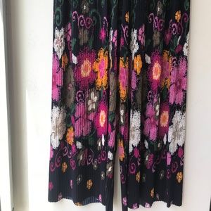 Soft Floral Wide Leg Crop Pant